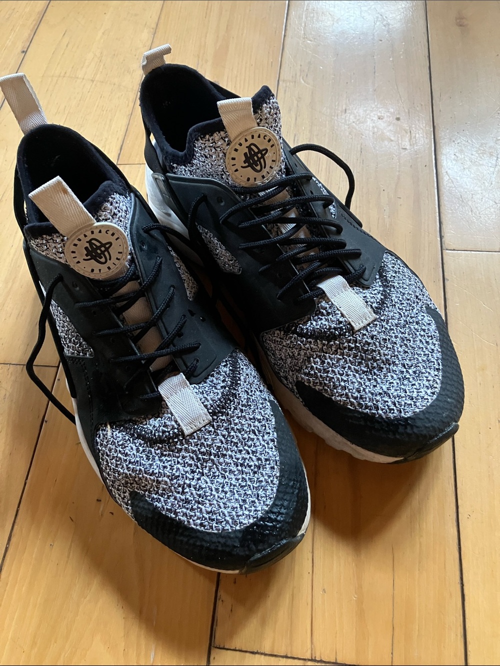 Nike Air Black & White Knit Running Sneakers Size 10